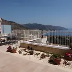 Villa Le - *