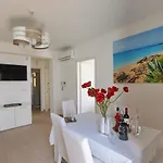 Villa Le - *