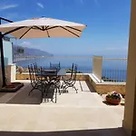 Villa Le - *