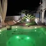 Villa Le - *