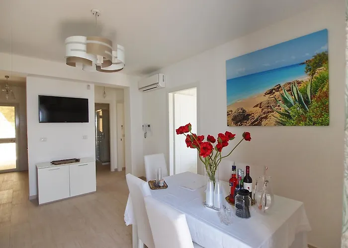 Villa Le - *