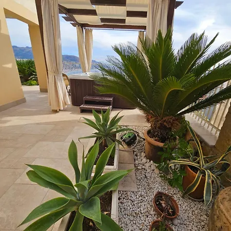 Villa Le - *