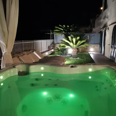 Villa Le - *